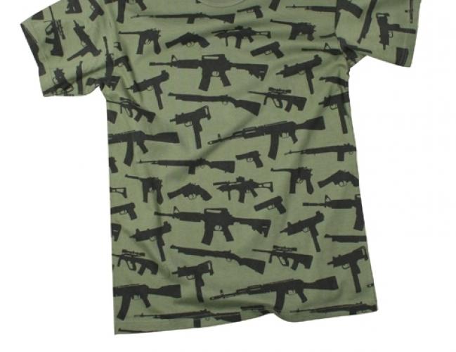 Оливковая футболка MULTI PRINT GUNS  ― настоящий военторг амуниция для экстрима дачи форменную одежду, обувь, головные уборы, снаряжение,  наш военторг станет лучшим местом для совершения покупок. Обратившись к нам, вы получаете выгодные расценки и гарантированно высокое качество продукции.8(495)642-32-56         1734@bk.ru    В нашем каталоге представлены наиболее популярные и пользующиеся большим спросом товарные позиции. Ассортимент в наличии гораздо шире и постоянно пополняется интересными новинками. Всегда в наличии широкий выбор фурнитуры, шевронов, нашивок, знаков; также представлена сувенирная продукция в большом ассортименте. Армейский магазин – широкий выбор военных товаров  Армейский интернет-магазин  Фронт - это широкий выбор товаров военного и тактического направления:      одежды;     снаряжения;     тюнинга на оружие;     различных аксессуаров.  Предлагаемые товары пользуются спросом среди военных и сотрудников силовых структур. Также они популярны среди охотников, туристов и любителей практичной одежды милитари стиля.  Посетив наш магазин военторг в Москве, вы можете быть уверены в качестве и оригинальности изделий. Мы работаем напрямую с известными мировыми брендами военного и тактического снаряжения: Snugpak, ESS, Arktis, Kitanica, Aimpoint, Camelbak, Propper, EBERLESTOCK, CAA, Crye Precision, Outdoor Research и Under Armour. А также с производителями практичной и стильной одежды милитари от Schott Nyc. и Alpha industries. Реализуем армейские товары по выгодным ценам, без посреднических надбавок.  Изучив наш сайт, вы найдёте товары и других популярных брендов военно-тактического направления. Приобрести необходимую одежду и экипировку в Москве вы можете, посетив наши розничные военные магазины. Есть служба курьерской доставки. Наш военторг осуществляет отправку товаров по России. Для этого необходимо оформить заказ на сайте.  Если вы затрудняетесь в выборе - специалисты нашего магазина проконсультируют вас. Многие наши сотрудники увлекаются страйкболом, охотой, туризмом, практической стрельбой. Есть отслужившие в войсках РФ. Мы сами с удовольствием используем военные товары: как одежду, так и снаряжение из нашего магазина. Всегда готовы поделиться личным опытом и помочь хорошим советом. Магазин военных товаров в Москве – идеальный вариант покупки качественных изделий.