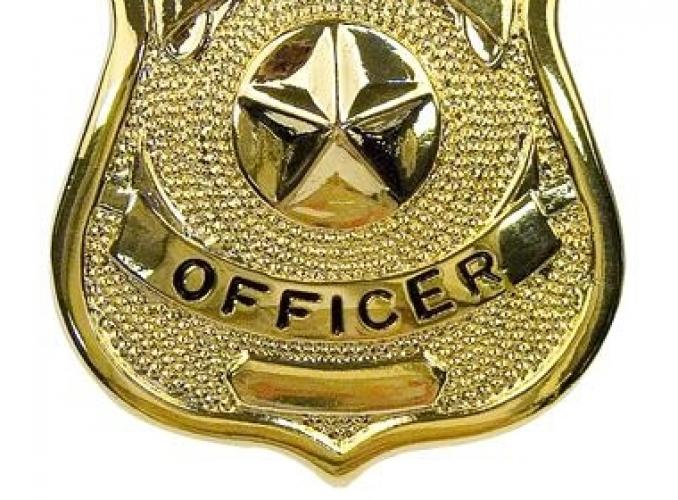 Значок SECURITY OFFICER золотой  ― настоящий военторг амуниция для экстрима дачи форменную одежду, обувь, головные уборы, снаряжение,  наш военторг станет лучшим местом для совершения покупок. Обратившись к нам, вы получаете выгодные расценки и гарантированно высокое качество продукции.8(495)642-32-56         1734@bk.ru    В нашем каталоге представлены наиболее популярные и пользующиеся большим спросом товарные позиции. Ассортимент в наличии гораздо шире и постоянно пополняется интересными новинками. Всегда в наличии широкий выбор фурнитуры, шевронов, нашивок, знаков; также представлена сувенирная продукция в большом ассортименте. Армейский магазин – широкий выбор военных товаров  Армейский интернет-магазин  Фронт - это широкий выбор товаров военного и тактического направления:      одежды;     снаряжения;     тюнинга на оружие;     различных аксессуаров.  Предлагаемые товары пользуются спросом среди военных и сотрудников силовых структур. Также они популярны среди охотников, туристов и любителей практичной одежды милитари стиля.  Посетив наш магазин военторг в Москве, вы можете быть уверены в качестве и оригинальности изделий. Мы работаем напрямую с известными мировыми брендами военного и тактического снаряжения: Snugpak, ESS, Arktis, Kitanica, Aimpoint, Camelbak, Propper, EBERLESTOCK, CAA, Crye Precision, Outdoor Research и Under Armour. А также с производителями практичной и стильной одежды милитари от Schott Nyc. и Alpha industries. Реализуем армейские товары по выгодным ценам, без посреднических надбавок.  Изучив наш сайт, вы найдёте товары и других популярных брендов военно-тактического направления. Приобрести необходимую одежду и экипировку в Москве вы можете, посетив наши розничные военные магазины. Есть служба курьерской доставки. Наш военторг осуществляет отправку товаров по России. Для этого необходимо оформить заказ на сайте.  Если вы затрудняетесь в выборе - специалисты нашего магазина проконсультируют вас. Многие наши сотрудники увлекаются страйкболом, охотой, туризмом, практической стрельбой. Есть отслужившие в войсках РФ. Мы сами с удовольствием используем военные товары: как одежду, так и снаряжение из нашего магазина. Всегда готовы поделиться личным опытом и помочь хорошим советом. Магазин военных товаров в Москве – идеальный вариант покупки качественных изделий.