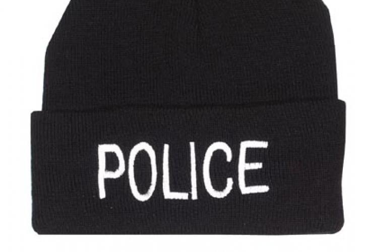 Черная шапка с вышивкой POLICE  ― настоящий военторг амуниция для экстрима дачи форменную одежду, обувь, головные уборы, снаряжение,  наш военторг станет лучшим местом для совершения покупок. Обратившись к нам, вы получаете выгодные расценки и гарантированно высокое качество продукции.8(495)642-32-56    voentorg.moscow     1734@bk.ru    В нашем каталоге представлены наиболее популярные и пользующиеся большим спросом товарные позиции. Ассортимент в наличии гораздо шире и постоянно пополняется интересными новинками. Всегда в наличии широкий выбор фурнитуры, шевронов, нашивок, знаков; также представлена сувенирная продукция в большом ассортименте. Армейский магазин – широкий выбор военных товаров  Армейский интернет-магазин  Фронт - это широкий выбор товаров военного и тактического направления:      одежды;     снаряжения;     тюнинга на оружие;     различных аксессуаров.  Предлагаемые товары пользуются спросом среди военных и сотрудников силовых структур. Также они популярны среди охотников, туристов и любителей практичной одежды милитари стиля.  Посетив наш магазин военторг в Москве, вы можете быть уверены в качестве и оригинальности изделий. Мы работаем напрямую с известными мировыми брендами военного и тактического снаряжения: Snugpak, ESS, Arktis, Kitanica, Aimpoint, Camelbak, Propper, EBERLESTOCK, CAA, Crye Precision, Outdoor Research и Under Armour. А также с производителями практичной и стильной одежды милитари от Schott Nyc. и Alpha industries. Реализуем армейские товары по выгодным ценам, без посреднических надбавок.  Изучив наш сайт, вы найдёте товары и других популярных брендов военно-тактического направления. Приобрести необходимую одежду и экипировку в Москве вы можете, посетив наши розничные военные магазины. Есть служба курьерской доставки. Наш военторг осуществляет отправку товаров по России. Для этого необходимо оформить заказ на сайте.  Если вы затрудняетесь в выборе - специалисты нашего магазина проконсультируют вас. Многие наши сотрудники увлекаются страйкболом, охотой, туризмом, практической стрельбой. Есть отслужившие в войсках РФ. Мы сами с удовольствием используем военные товары: как одежду, так и снаряжение из нашего магазина. Всегда готовы поделиться личным опытом и помочь хорошим советом. Магазин военных товаров в Москве – идеальный вариант покупки качественных изделий.