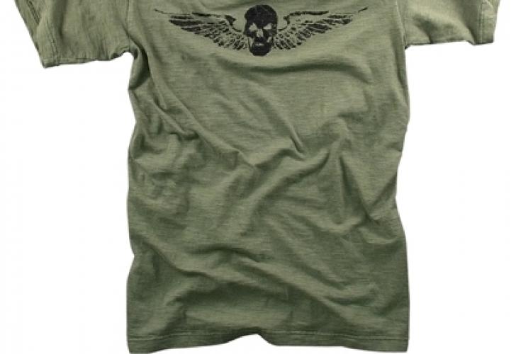 Винтажная оливковая футболка SKULL and WING  ― настоящий военторг амуниция для экстрима дачи форменную одежду, обувь, головные уборы, снаряжение,  наш военторг станет лучшим местом для совершения покупок. Обратившись к нам, вы получаете выгодные расценки и гарантированно высокое качество продукции.8(495)642-32-56         1734@bk.ru    В нашем каталоге представлены наиболее популярные и пользующиеся большим спросом товарные позиции. Ассортимент в наличии гораздо шире и постоянно пополняется интересными новинками. Всегда в наличии широкий выбор фурнитуры, шевронов, нашивок, знаков; также представлена сувенирная продукция в большом ассортименте. Армейский магазин – широкий выбор военных товаров  Армейский интернет-магазин  Фронт - это широкий выбор товаров военного и тактического направления:      одежды;     снаряжения;     тюнинга на оружие;     различных аксессуаров.  Предлагаемые товары пользуются спросом среди военных и сотрудников силовых структур. Также они популярны среди охотников, туристов и любителей практичной одежды милитари стиля.  Посетив наш магазин военторг в Москве, вы можете быть уверены в качестве и оригинальности изделий. Мы работаем напрямую с известными мировыми брендами военного и тактического снаряжения: Snugpak, ESS, Arktis, Kitanica, Aimpoint, Camelbak, Propper, EBERLESTOCK, CAA, Crye Precision, Outdoor Research и Under Armour. А также с производителями практичной и стильной одежды милитари от Schott Nyc. и Alpha industries. Реализуем армейские товары по выгодным ценам, без посреднических надбавок.  Изучив наш сайт, вы найдёте товары и других популярных брендов военно-тактического направления. Приобрести необходимую одежду и экипировку в Москве вы можете, посетив наши розничные военные магазины. Есть служба курьерской доставки. Наш военторг осуществляет отправку товаров по России. Для этого необходимо оформить заказ на сайте.  Если вы затрудняетесь в выборе - специалисты нашего магазина проконсультируют вас. Многие наши сотрудники увлекаются страйкболом, охотой, туризмом, практической стрельбой. Есть отслужившие в войсках РФ. Мы сами с удовольствием используем военные товары: как одежду, так и снаряжение из нашего магазина. Всегда готовы поделиться личным опытом и помочь хорошим советом. Магазин военных товаров в Москве – идеальный вариант покупки качественных изделий.