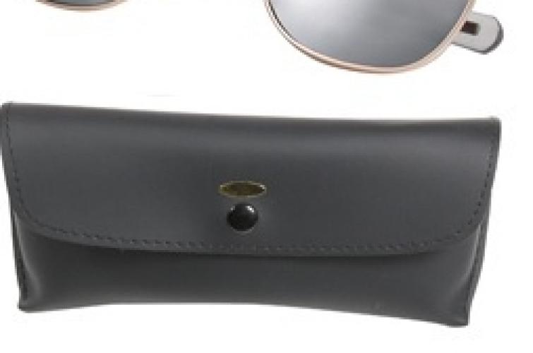 Очки GI TYPE AVIATOR  серые-золото ― настоящий военторг амуниция для экстрима дачи форменную одежду, обувь, головные уборы, снаряжение,  наш военторг станет лучшим местом для совершения покупок. Обратившись к нам, вы получаете выгодные расценки и гарантированно высокое качество продукции.8(495)642-32-56         1734@bk.ru    В нашем каталоге представлены наиболее популярные и пользующиеся большим спросом товарные позиции. Ассортимент в наличии гораздо шире и постоянно пополняется интересными новинками. Всегда в наличии широкий выбор фурнитуры, шевронов, нашивок, знаков; также представлена сувенирная продукция в большом ассортименте. Армейский магазин – широкий выбор военных товаров  Армейский интернет-магазин  Фронт - это широкий выбор товаров военного и тактического направления:      одежды;     снаряжения;     тюнинга на оружие;     различных аксессуаров.  Предлагаемые товары пользуются спросом среди военных и сотрудников силовых структур. Также они популярны среди охотников, туристов и любителей практичной одежды милитари стиля.  Посетив наш магазин военторг в Москве, вы можете быть уверены в качестве и оригинальности изделий. Мы работаем напрямую с известными мировыми брендами военного и тактического снаряжения: Snugpak, ESS, Arktis, Kitanica, Aimpoint, Camelbak, Propper, EBERLESTOCK, CAA, Crye Precision, Outdoor Research и Under Armour. А также с производителями практичной и стильной одежды милитари от Schott Nyc. и Alpha industries. Реализуем армейские товары по выгодным ценам, без посреднических надбавок.  Изучив наш сайт, вы найдёте товары и других популярных брендов военно-тактического направления. Приобрести необходимую одежду и экипировку в Москве вы можете, посетив наши розничные военные магазины. Есть служба курьерской доставки. Наш военторг осуществляет отправку товаров по России. Для этого необходимо оформить заказ на сайте.  Если вы затрудняетесь в выборе - специалисты нашего магазина проконсультируют вас. Многие наши сотрудники увлекаются страйкболом, охотой, туризмом, практической стрельбой. Есть отслужившие в войсках РФ. Мы сами с удовольствием используем военные товары: как одежду, так и снаряжение из нашего магазина. Всегда готовы поделиться личным опытом и помочь хорошим советом. Магазин военных товаров в Москве – идеальный вариант покупки качественных изделий.