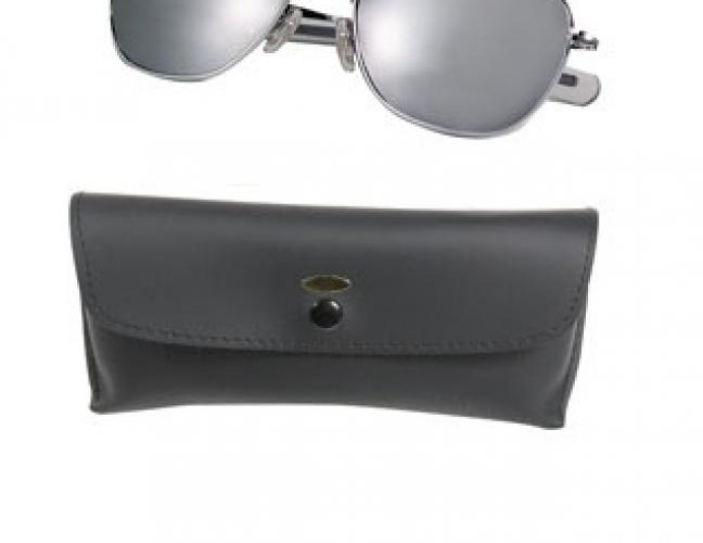 Очки GI TYPE AVIATOR  серые-хром ― настоящий военторг амуниция для экстрима дачи форменную одежду, обувь, головные уборы, снаряжение,  наш военторг станет лучшим местом для совершения покупок. Обратившись к нам, вы получаете выгодные расценки и гарантированно высокое качество продукции.8(495)642-32-56         1734@bk.ru    В нашем каталоге представлены наиболее популярные и пользующиеся большим спросом товарные позиции. Ассортимент в наличии гораздо шире и постоянно пополняется интересными новинками. Всегда в наличии широкий выбор фурнитуры, шевронов, нашивок, знаков; также представлена сувенирная продукция в большом ассортименте. Армейский магазин – широкий выбор военных товаров  Армейский интернет-магазин  Фронт - это широкий выбор товаров военного и тактического направления:      одежды;     снаряжения;     тюнинга на оружие;     различных аксессуаров.  Предлагаемые товары пользуются спросом среди военных и сотрудников силовых структур. Также они популярны среди охотников, туристов и любителей практичной одежды милитари стиля.  Посетив наш магазин военторг в Москве, вы можете быть уверены в качестве и оригинальности изделий. Мы работаем напрямую с известными мировыми брендами военного и тактического снаряжения: Snugpak, ESS, Arktis, Kitanica, Aimpoint, Camelbak, Propper, EBERLESTOCK, CAA, Crye Precision, Outdoor Research и Under Armour. А также с производителями практичной и стильной одежды милитари от Schott Nyc. и Alpha industries. Реализуем армейские товары по выгодным ценам, без посреднических надбавок.  Изучив наш сайт, вы найдёте товары и других популярных брендов военно-тактического направления. Приобрести необходимую одежду и экипировку в Москве вы можете, посетив наши розничные военные магазины. Есть служба курьерской доставки. Наш военторг осуществляет отправку товаров по России. Для этого необходимо оформить заказ на сайте.  Если вы затрудняетесь в выборе - специалисты нашего магазина проконсультируют вас. Многие наши сотрудники увлекаются страйкболом, охотой, туризмом, практической стрельбой. Есть отслужившие в войсках РФ. Мы сами с удовольствием используем военные товары: как одежду, так и снаряжение из нашего магазина. Всегда готовы поделиться личным опытом и помочь хорошим советом. Магазин военных товаров в Москве – идеальный вариант покупки качественных изделий.