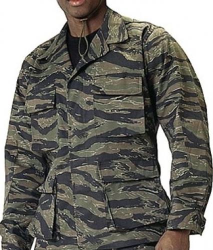 Рубашка BDU тигровый камуфляж  ― настоящий военторг амуниция для экстрима дачи форменную одежду, обувь, головные уборы, снаряжение,  наш военторг станет лучшим местом для совершения покупок. Обратившись к нам, вы получаете выгодные расценки и гарантированно высокое качество продукции.8(495)642-32-56         1734@bk.ru    В нашем каталоге представлены наиболее популярные и пользующиеся большим спросом товарные позиции. Ассортимент в наличии гораздо шире и постоянно пополняется интересными новинками. Всегда в наличии широкий выбор фурнитуры, шевронов, нашивок, знаков; также представлена сувенирная продукция в большом ассортименте. Армейский магазин – широкий выбор военных товаров  Армейский интернет-магазин  Фронт - это широкий выбор товаров военного и тактического направления:      одежды;     снаряжения;     тюнинга на оружие;     различных аксессуаров.  Предлагаемые товары пользуются спросом среди военных и сотрудников силовых структур. Также они популярны среди охотников, туристов и любителей практичной одежды милитари стиля.  Посетив наш магазин военторг в Москве, вы можете быть уверены в качестве и оригинальности изделий. Мы работаем напрямую с известными мировыми брендами военного и тактического снаряжения: Snugpak, ESS, Arktis, Kitanica, Aimpoint, Camelbak, Propper, EBERLESTOCK, CAA, Crye Precision, Outdoor Research и Under Armour. А также с производителями практичной и стильной одежды милитари от Schott Nyc. и Alpha industries. Реализуем армейские товары по выгодным ценам, без посреднических надбавок.  Изучив наш сайт, вы найдёте товары и других популярных брендов военно-тактического направления. Приобрести необходимую одежду и экипировку в Москве вы можете, посетив наши розничные военные магазины. Есть служба курьерской доставки. Наш военторг осуществляет отправку товаров по России. Для этого необходимо оформить заказ на сайте.  Если вы затрудняетесь в выборе - специалисты нашего магазина проконсультируют вас. Многие наши сотрудники увлекаются страйкболом, охотой, туризмом, практической стрельбой. Есть отслужившие в войсках РФ. Мы сами с удовольствием используем военные товары: как одежду, так и снаряжение из нашего магазина. Всегда готовы поделиться личным опытом и помочь хорошим советом. Магазин военных товаров в Москве – идеальный вариант покупки качественных изделий.