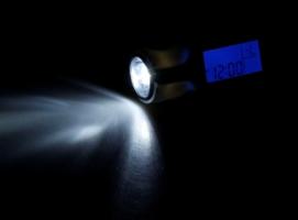 Часы-будильник с LED-фонариком и термометром, батарейки не в комплекте