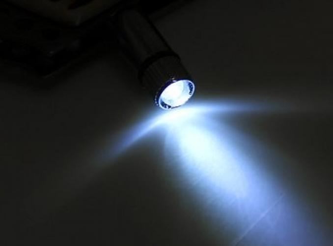 Нож выкидной автом-ий, ручка под кость,фиксатор,с кнопкой,с фонарём снизу, д.л. 7см, д.р.9см