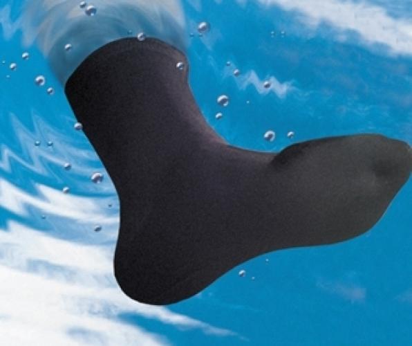 Водонепроницаемые черные носки  ― настоящий военторг амуниция для экстрима дачи форменную одежду, обувь, головные уборы, снаряжение,  наш военторг станет лучшим местом для совершения покупок. Обратившись к нам, вы получаете выгодные расценки и гарантированно высокое качество продукции.8(495)642-32-56    voentorg.moscow     1734@bk.ru    В нашем каталоге представлены наиболее популярные и пользующиеся большим спросом товарные позиции. Ассортимент в наличии гораздо шире и постоянно пополняется интересными новинками. Всегда в наличии широкий выбор фурнитуры, шевронов, нашивок, знаков; также представлена сувенирная продукция в большом ассортименте. Армейский магазин – широкий выбор военных товаров  Армейский интернет-магазин  Фронт - это широкий выбор товаров военного и тактического направления:      одежды;     снаряжения;     тюнинга на оружие;     различных аксессуаров.  Предлагаемые товары пользуются спросом среди военных и сотрудников силовых структур. Также они популярны среди охотников, туристов и любителей практичной одежды милитари стиля.  Посетив наш магазин военторг в Москве, вы можете быть уверены в качестве и оригинальности изделий. Мы работаем напрямую с известными мировыми брендами военного и тактического снаряжения: Snugpak, ESS, Arktis, Kitanica, Aimpoint, Camelbak, Propper, EBERLESTOCK, CAA, Crye Precision, Outdoor Research и Under Armour. А также с производителями практичной и стильной одежды милитари от Schott Nyc. и Alpha industries. Реализуем армейские товары по выгодным ценам, без посреднических надбавок.  Изучив наш сайт, вы найдёте товары и других популярных брендов военно-тактического направления. Приобрести необходимую одежду и экипировку в Москве вы можете, посетив наши розничные военные магазины. Есть служба курьерской доставки. Наш военторг осуществляет отправку товаров по России. Для этого необходимо оформить заказ на сайте.  Если вы затрудняетесь в выборе - специалисты нашего магазина проконсультируют вас. Многие наши сотрудники увлекаются страйкболом, охотой, туризмом, практической стрельбой. Есть отслужившие в войсках РФ. Мы сами с удовольствием используем военные товары: как одежду, так и снаряжение из нашего магазина. Всегда готовы поделиться личным опытом и помочь хорошим советом. Магазин военных товаров в Москве – идеальный вариант покупки качественных изделий.