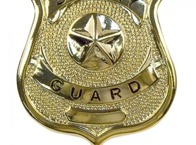 Значок SECURITY GUARD золотой  ― настоящий военторг амуниция для экстрима дачи форменную одежду, обувь, головные уборы, снаряжение,  наш военторг станет лучшим местом для совершения покупок. Обратившись к нам, вы получаете выгодные расценки и гарантированно высокое качество продукции.8(495)642-32-56    voentorg.moscow     1734@bk.ru    В нашем каталоге представлены наиболее популярные и пользующиеся большим спросом товарные позиции. Ассортимент в наличии гораздо шире и постоянно пополняется интересными новинками. Всегда в наличии широкий выбор фурнитуры, шевронов, нашивок, знаков; также представлена сувенирная продукция в большом ассортименте. Армейский магазин – широкий выбор военных товаров  Армейский интернет-магазин  Фронт - это широкий выбор товаров военного и тактического направления:      одежды;     снаряжения;     тюнинга на оружие;     различных аксессуаров.  Предлагаемые товары пользуются спросом среди военных и сотрудников силовых структур. Также они популярны среди охотников, туристов и любителей практичной одежды милитари стиля.  Посетив наш магазин военторг в Москве, вы можете быть уверены в качестве и оригинальности изделий. Мы работаем напрямую с известными мировыми брендами военного и тактического снаряжения: Snugpak, ESS, Arktis, Kitanica, Aimpoint, Camelbak, Propper, EBERLESTOCK, CAA, Crye Precision, Outdoor Research и Under Armour. А также с производителями практичной и стильной одежды милитари от Schott Nyc. и Alpha industries. Реализуем армейские товары по выгодным ценам, без посреднических надбавок.  Изучив наш сайт, вы найдёте товары и других популярных брендов военно-тактического направления. Приобрести необходимую одежду и экипировку в Москве вы можете, посетив наши розничные военные магазины. Есть служба курьерской доставки. Наш военторг осуществляет отправку товаров по России. Для этого необходимо оформить заказ на сайте.  Если вы затрудняетесь в выборе - специалисты нашего магазина проконсультируют вас. Многие наши сотрудники увлекаются страйкболом, охотой, туризмом, практической стрельбой. Есть отслужившие в войсках РФ. Мы сами с удовольствием используем военные товары: как одежду, так и снаряжение из нашего магазина. Всегда готовы поделиться личным опытом и помочь хорошим советом. Магазин военных товаров в Москве – идеальный вариант покупки качественных изделий.