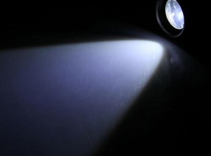 Фонарик светодиодный Т6 5 режимов зарядка от аккум-ра, прикур-ля, от сети в чемодане насадка для сиг