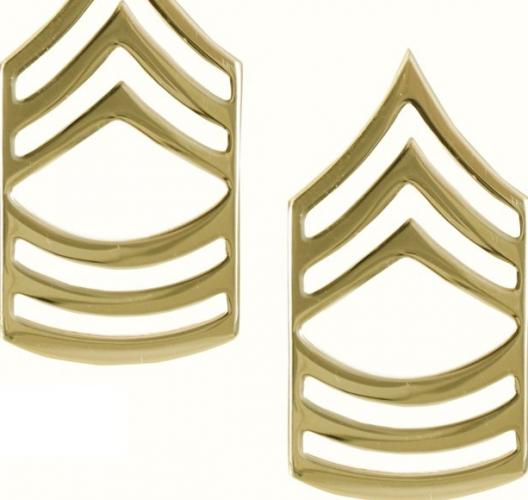 Золотые петлицы главного сержанта ― настоящий военторг амуниция для экстрима дачи форменную одежду, обувь, головные уборы, снаряжение,  наш военторг станет лучшим местом для совершения покупок. Обратившись к нам, вы получаете выгодные расценки и гарантированно высокое качество продукции.8(495)642-32-56         1734@bk.ru    В нашем каталоге представлены наиболее популярные и пользующиеся большим спросом товарные позиции. Ассортимент в наличии гораздо шире и постоянно пополняется интересными новинками. Всегда в наличии широкий выбор фурнитуры, шевронов, нашивок, знаков; также представлена сувенирная продукция в большом ассортименте. Армейский магазин – широкий выбор военных товаров  Армейский интернет-магазин  Фронт - это широкий выбор товаров военного и тактического направления:      одежды;     снаряжения;     тюнинга на оружие;     различных аксессуаров.  Предлагаемые товары пользуются спросом среди военных и сотрудников силовых структур. Также они популярны среди охотников, туристов и любителей практичной одежды милитари стиля.  Посетив наш магазин военторг в Москве, вы можете быть уверены в качестве и оригинальности изделий. Мы работаем напрямую с известными мировыми брендами военного и тактического снаряжения: Snugpak, ESS, Arktis, Kitanica, Aimpoint, Camelbak, Propper, EBERLESTOCK, CAA, Crye Precision, Outdoor Research и Under Armour. А также с производителями практичной и стильной одежды милитари от Schott Nyc. и Alpha industries. Реализуем армейские товары по выгодным ценам, без посреднических надбавок.  Изучив наш сайт, вы найдёте товары и других популярных брендов военно-тактического направления. Приобрести необходимую одежду и экипировку в Москве вы можете, посетив наши розничные военные магазины. Есть служба курьерской доставки. Наш военторг осуществляет отправку товаров по России. Для этого необходимо оформить заказ на сайте.  Если вы затрудняетесь в выборе - специалисты нашего магазина проконсультируют вас. Многие наши сотрудники увлекаются страйкболом, охотой, туризмом, практической стрельбой. Есть отслужившие в войсках РФ. Мы сами с удовольствием используем военные товары: как одежду, так и снаряжение из нашего магазина. Всегда готовы поделиться личным опытом и помочь хорошим советом. Магазин военных товаров в Москве – идеальный вариант покупки качественных изделий.