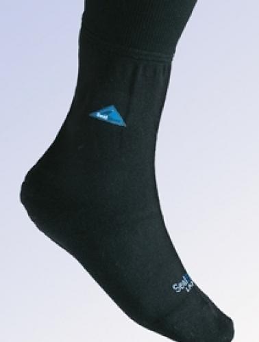 Водонепроницаемые черные носки  ― настоящий военторг амуниция для экстрима дачи форменную одежду, обувь, головные уборы, снаряжение,  наш военторг станет лучшим местом для совершения покупок. Обратившись к нам, вы получаете выгодные расценки и гарантированно высокое качество продукции.8(495)642-32-56         1734@bk.ru    В нашем каталоге представлены наиболее популярные и пользующиеся большим спросом товарные позиции. Ассортимент в наличии гораздо шире и постоянно пополняется интересными новинками. Всегда в наличии широкий выбор фурнитуры, шевронов, нашивок, знаков; также представлена сувенирная продукция в большом ассортименте. Армейский магазин – широкий выбор военных товаров  Армейский интернет-магазин  Фронт - это широкий выбор товаров военного и тактического направления:      одежды;     снаряжения;     тюнинга на оружие;     различных аксессуаров.  Предлагаемые товары пользуются спросом среди военных и сотрудников силовых структур. Также они популярны среди охотников, туристов и любителей практичной одежды милитари стиля.  Посетив наш магазин военторг в Москве, вы можете быть уверены в качестве и оригинальности изделий. Мы работаем напрямую с известными мировыми брендами военного и тактического снаряжения: Snugpak, ESS, Arktis, Kitanica, Aimpoint, Camelbak, Propper, EBERLESTOCK, CAA, Crye Precision, Outdoor Research и Under Armour. А также с производителями практичной и стильной одежды милитари от Schott Nyc. и Alpha industries. Реализуем армейские товары по выгодным ценам, без посреднических надбавок.  Изучив наш сайт, вы найдёте товары и других популярных брендов военно-тактического направления. Приобрести необходимую одежду и экипировку в Москве вы можете, посетив наши розничные военные магазины. Есть служба курьерской доставки. Наш военторг осуществляет отправку товаров по России. Для этого необходимо оформить заказ на сайте.  Если вы затрудняетесь в выборе - специалисты нашего магазина проконсультируют вас. Многие наши сотрудники увлекаются страйкболом, охотой, туризмом, практической стрельбой. Есть отслужившие в войсках РФ. Мы сами с удовольствием используем военные товары: как одежду, так и снаряжение из нашего магазина. Всегда готовы поделиться личным опытом и помочь хорошим советом. Магазин военных товаров в Москве – идеальный вариант покупки качественных изделий.