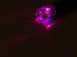 Фонарик-ручка Универсал 1 диод, батарейка в комплекте, цвета МИКС